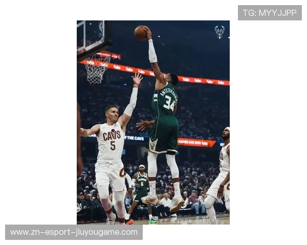 字母哥扣篮引爆全场观众，雄鹿强势回归