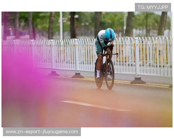 自行车计时赛选手加速阶段极致输出